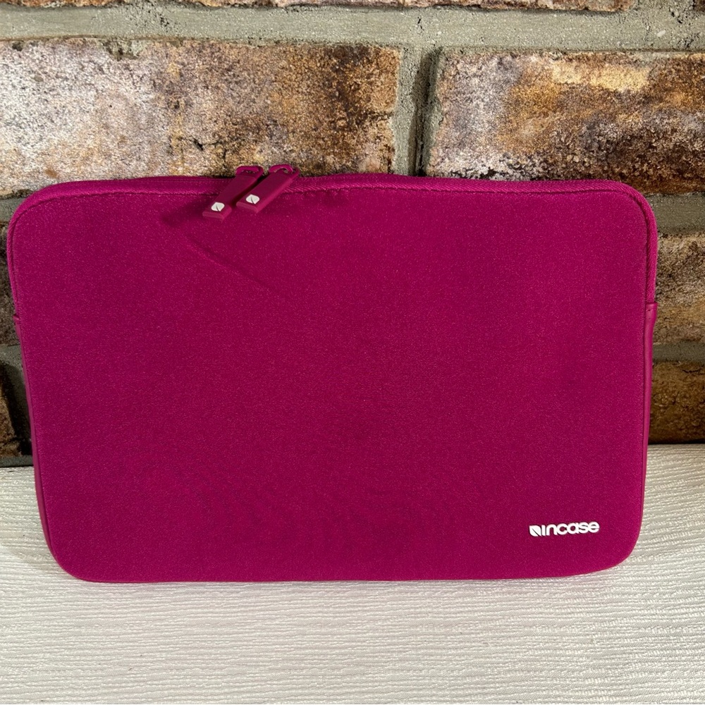 INCASE Neoprene Classic 13” Laptop/Tablet Sleeve